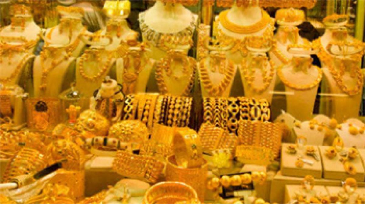 Gold surges Rs 75 in futures trade on global cues